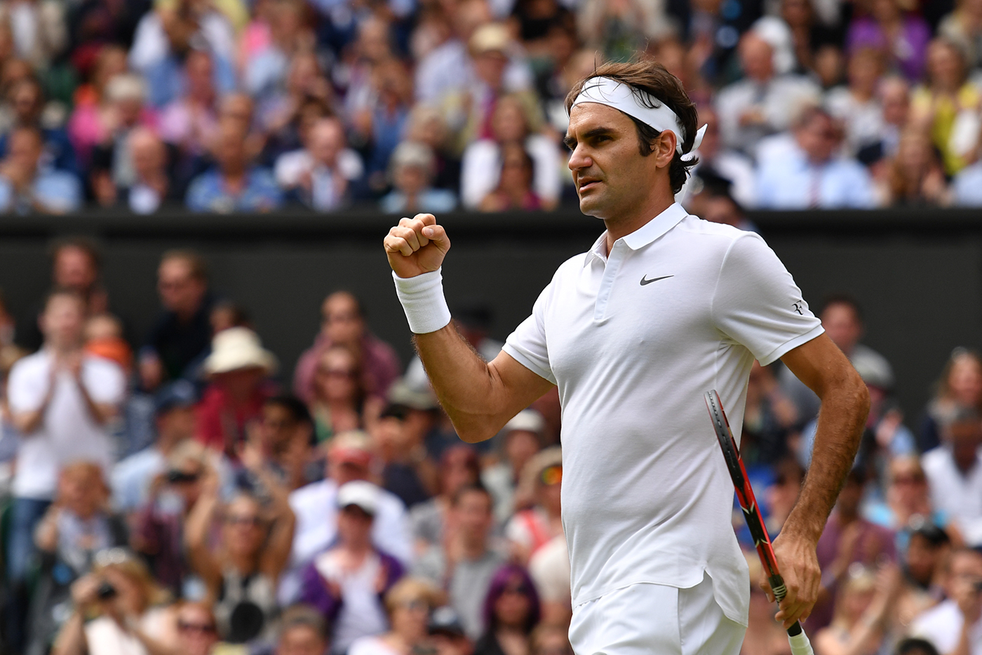 Federer continues to rack up the records