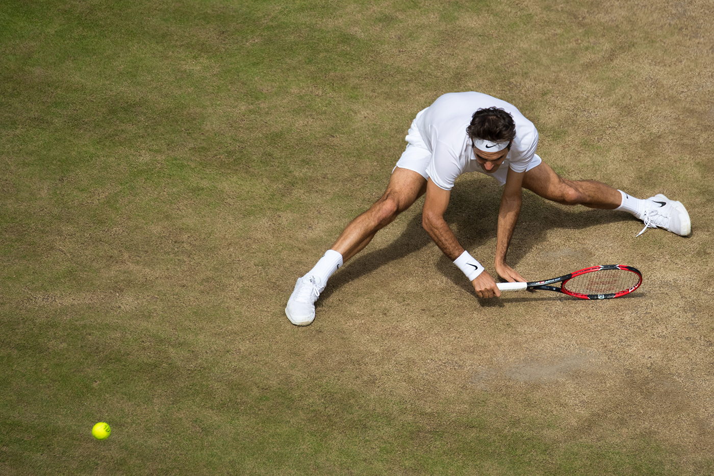 Federer set for sterner Raonic test
