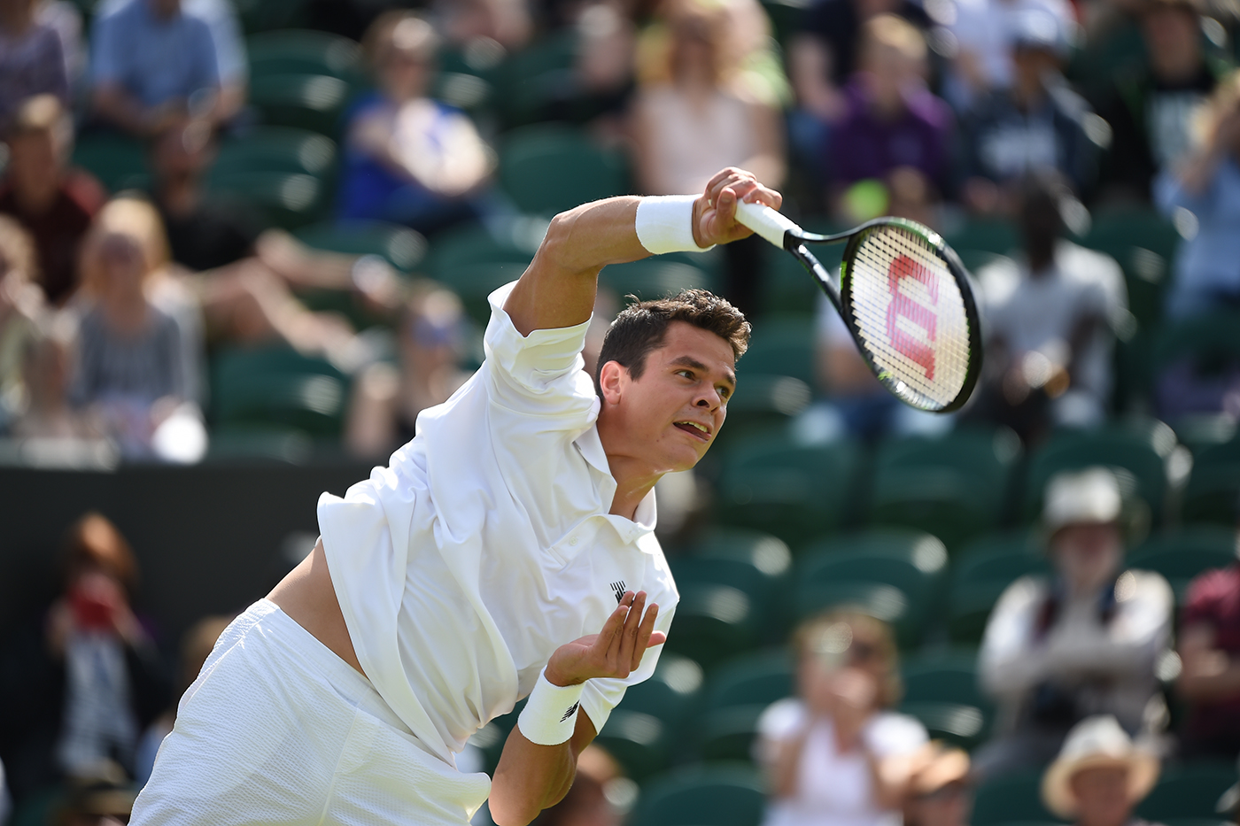 Raonic uses mouth guard to deal with bad back