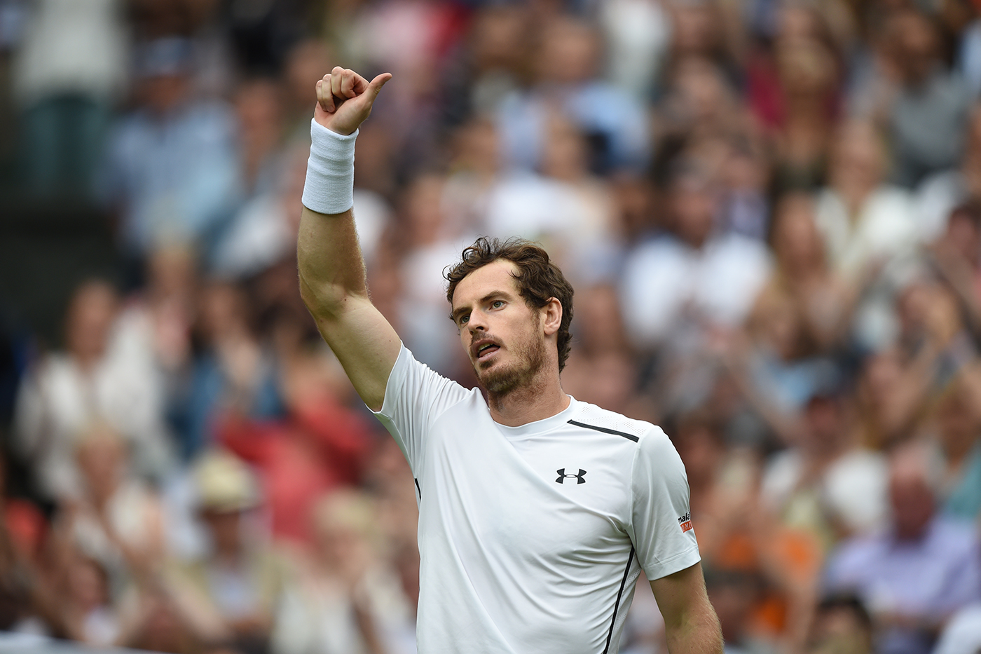 Perfect timing as Murray beats Broady and the rain