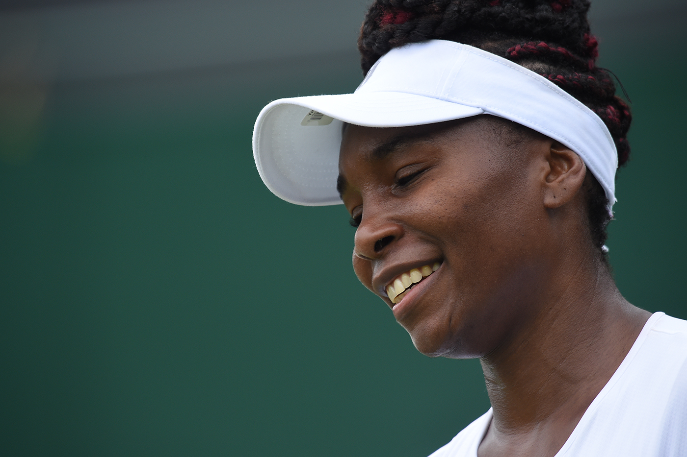 Venus beats age gap to see off young Greek qualifier 