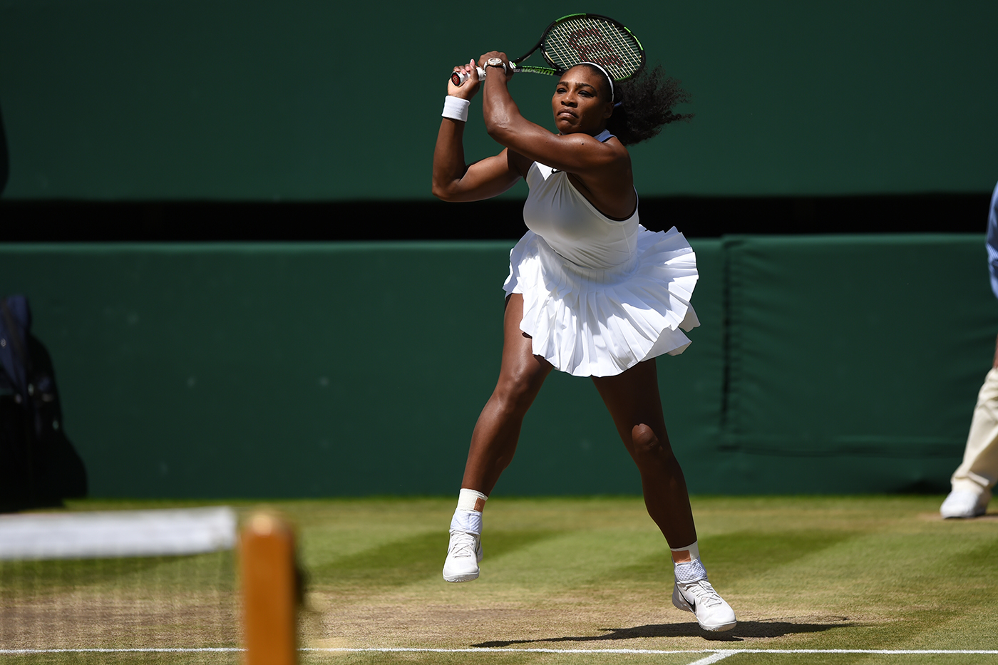 Serena storms to ninth final 