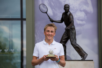Champions' Raffle winner receives prize at Wimbledon